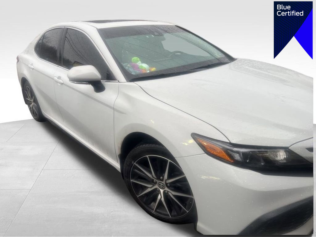 Used 2022 Toyota Camry SE w/ Cold Weather Package
