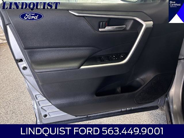 Used 2020 Toyota RAV4 XLE w/ Convenience Package FWD image 8