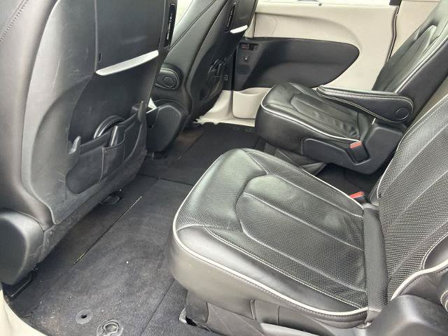 Used 2021 Chrysler Pacifica Limited w/ Uconnect Theater Family Group AWD/4WD image 18
