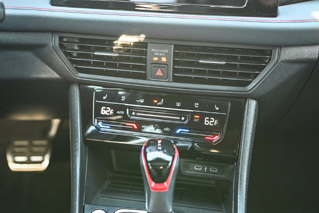 Used 2025 Volkswagen Jetta GLI Autobahn FWD image 17