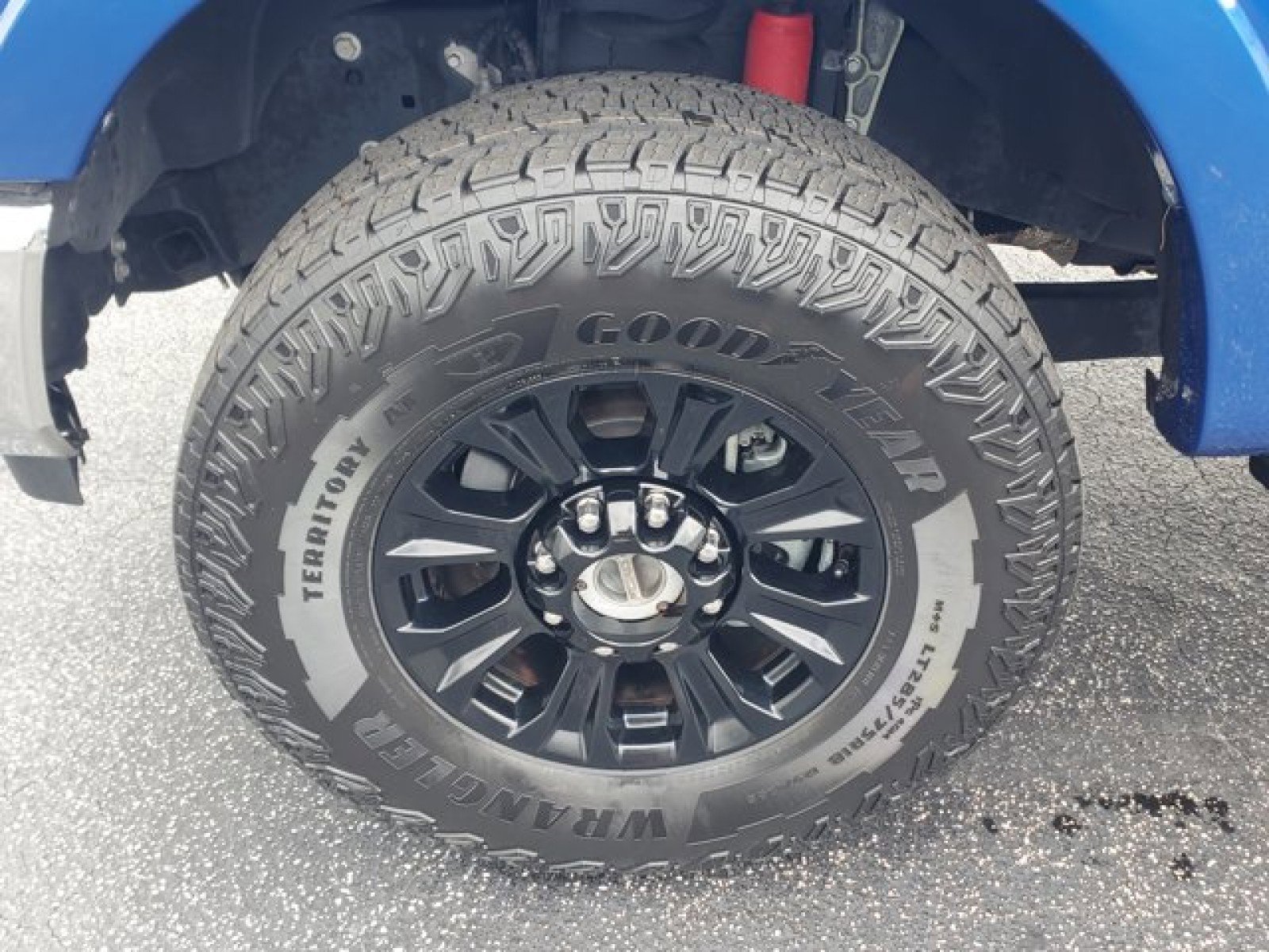 Certified 2022 Ford F250 Lariat w/ Tremor Off-Road Package image 4