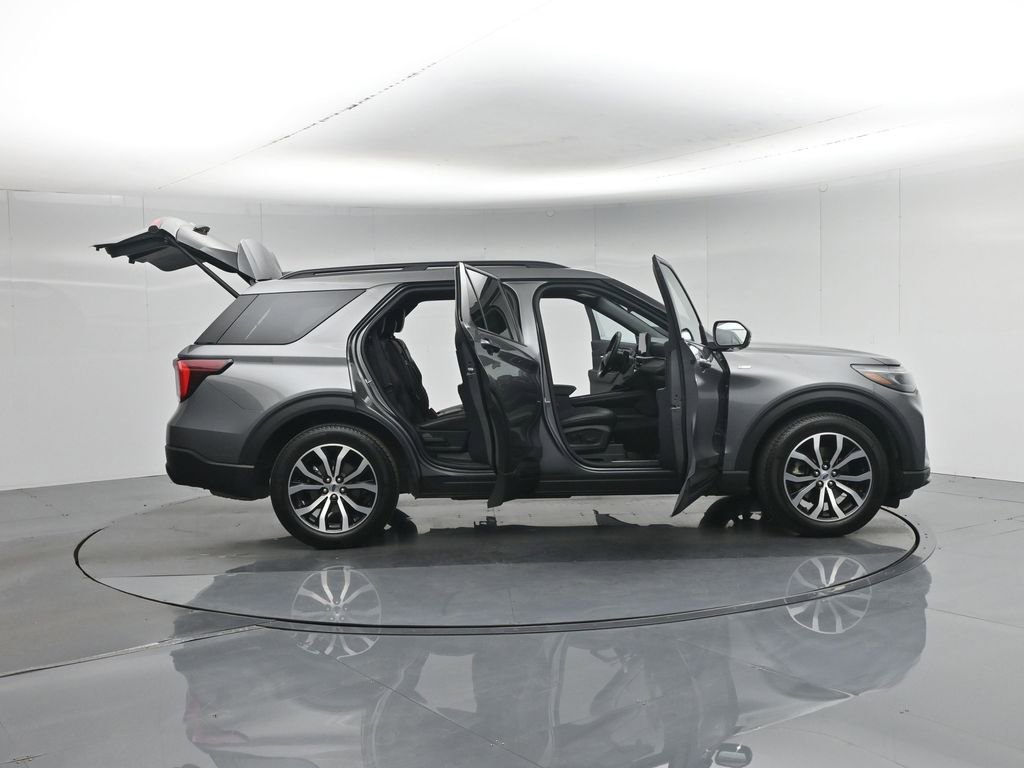 Certified 2025 Ford Explorer ST-Line RWD image 5