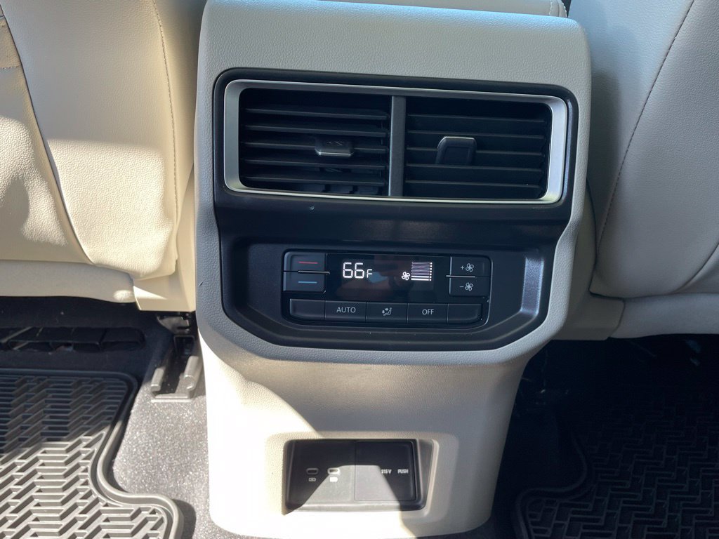 Used 2024 Volkswagen Atlas SE w/ Panoramic Sunroof Package AWD/4WD image 24