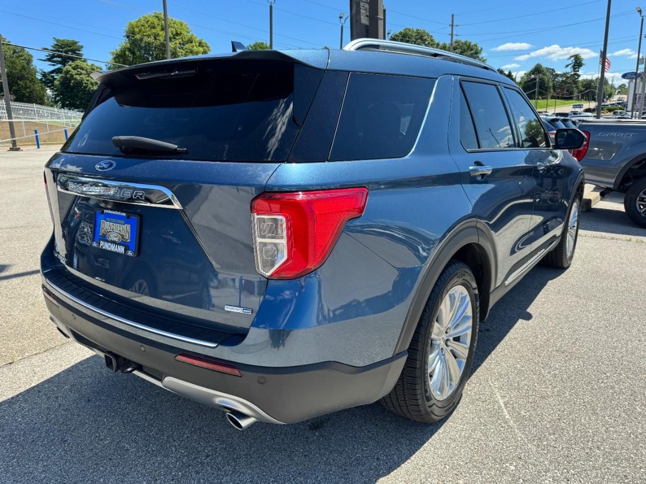 Certified 2020 Ford Explorer Limited w/ Class III Trailer Tow Package AWD/4WD image 3