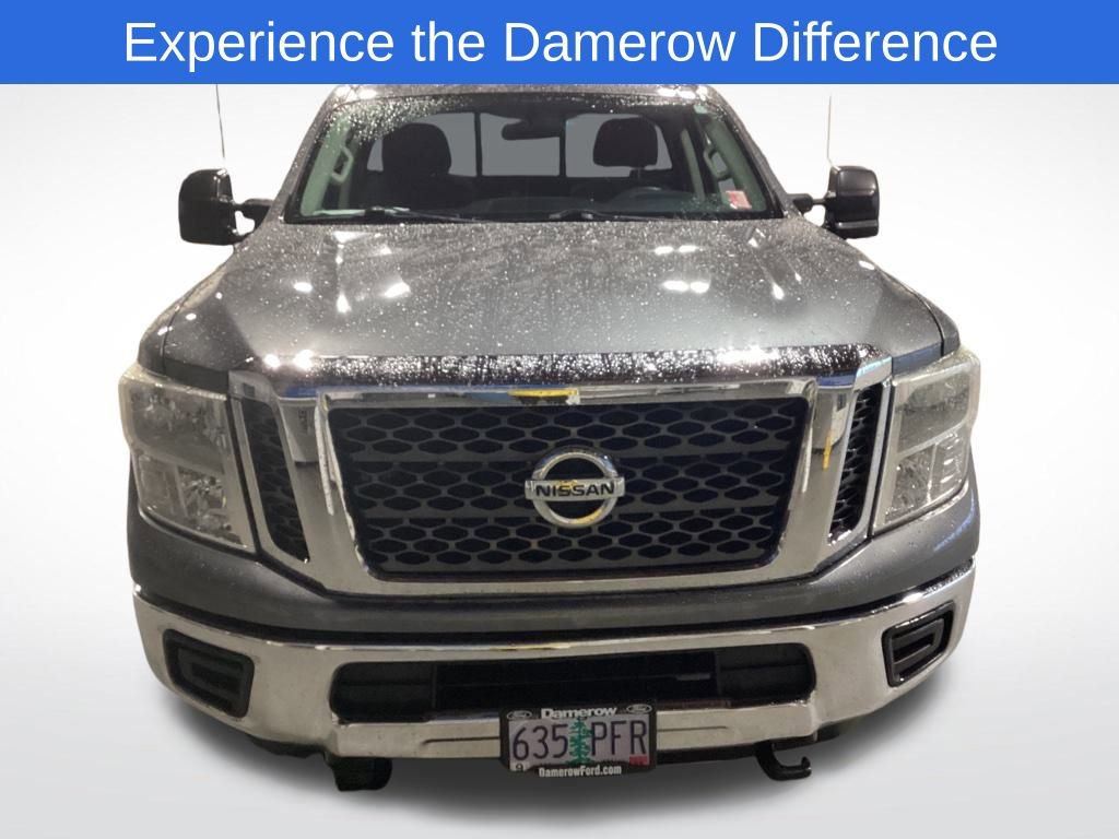 Used 2017 Nissan Titan SV image 9