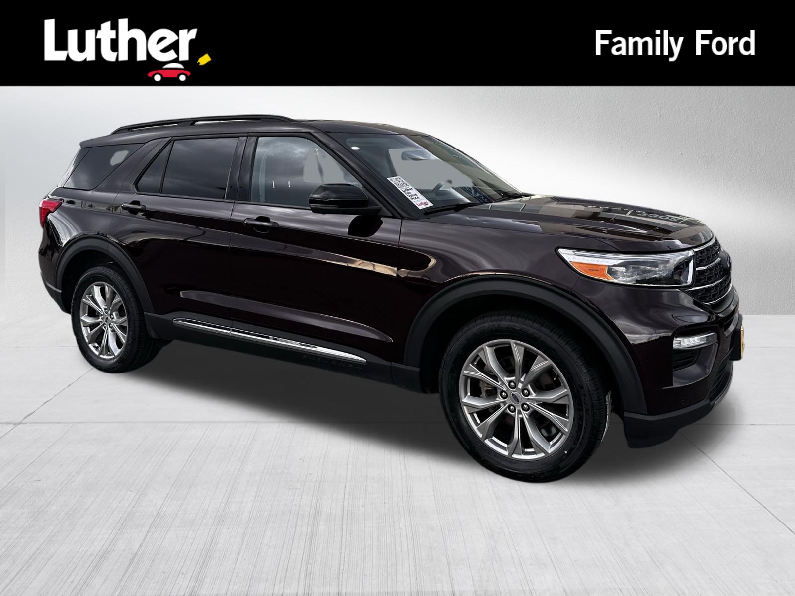 Certified 2023 Ford Explorer XLT w/ Equipment Group 202A AWD/4WD image 1