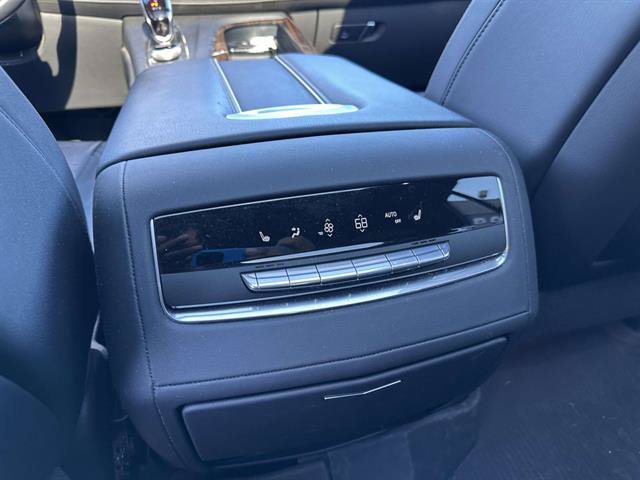 Used 2024 Cadillac Escalade Premium Luxury AWD/4WD image 10