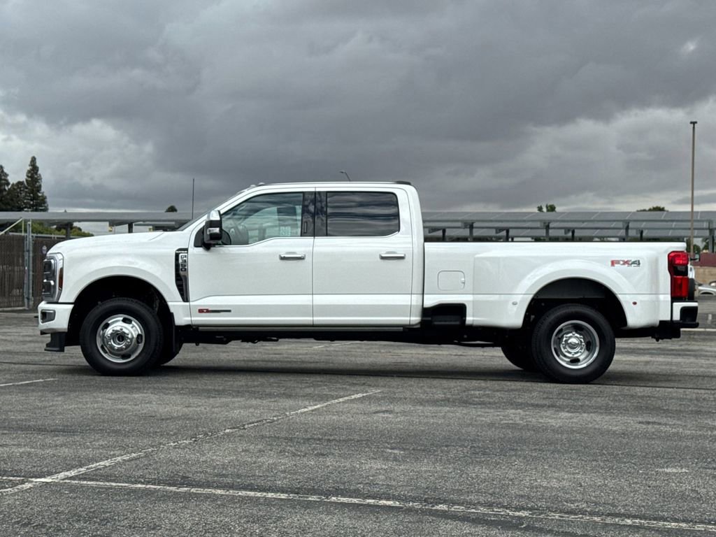 Certified 2026 Ford F350 Platinum w/ Platinum Plus Package AWD/4WD image 2