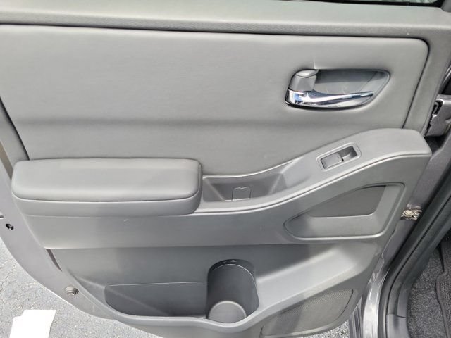 Used 2024 Nissan Frontier SV RWD image 9