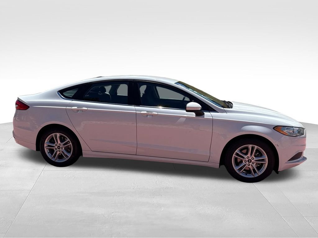 Certified 2018 Ford Fusion SE w/ Fusion SE Technology Package FWD image 10