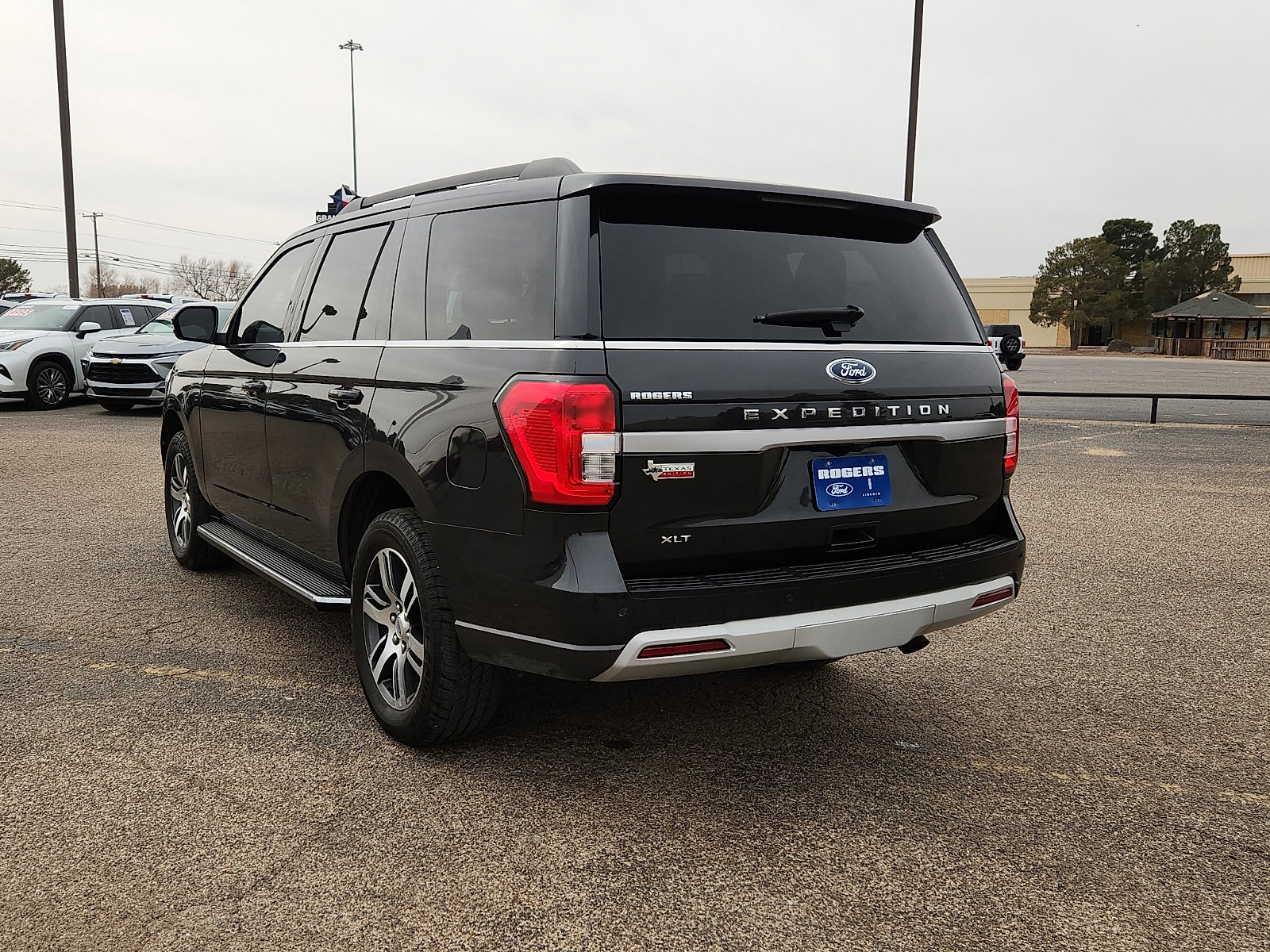 Certified 2023 Ford Expedition XLT image 3