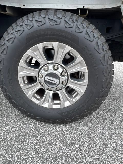 Certified 2017 Ford F250 XLT w/ XLT Premium Package AWD/4WD image 14