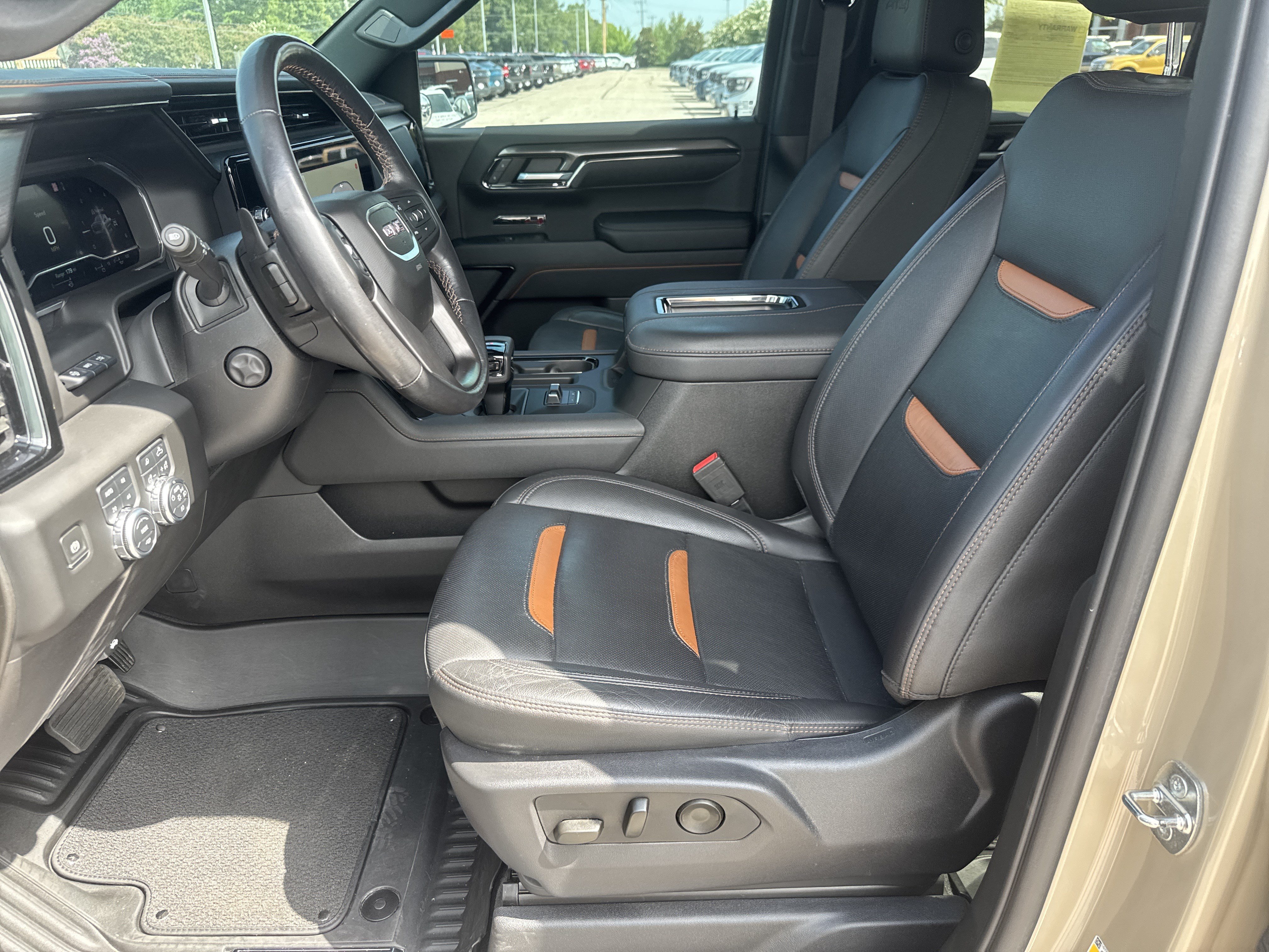 Used 2022 GMC Sierra 1500 AT4 w/ AT4 Premium Package AWD/4WD image 10