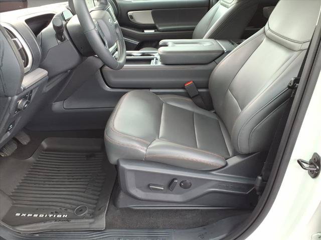 Certified 2025 Ford Expedition Active AWD/4WD image 9