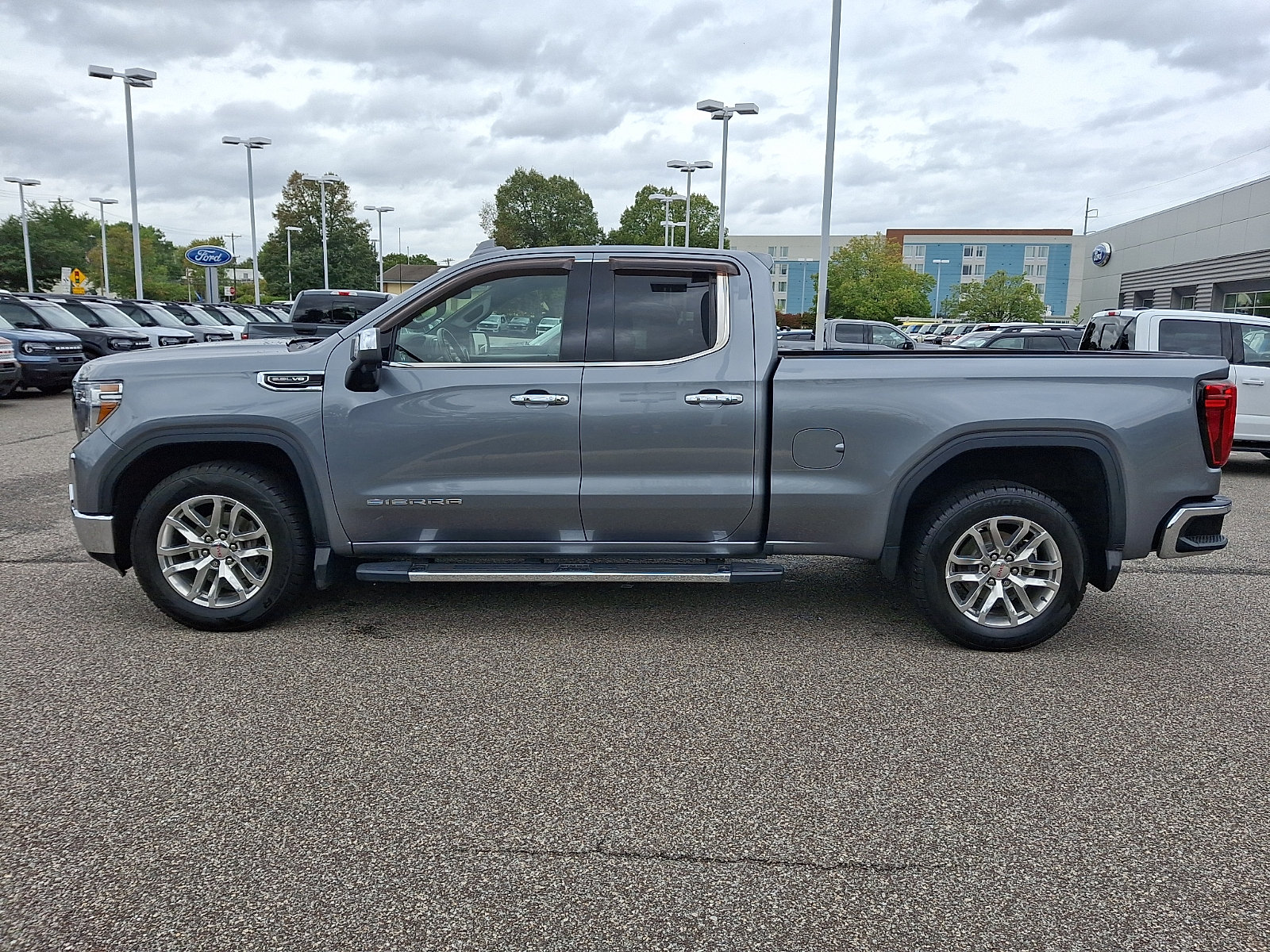 Used 2019 GMC Sierra 1500 SLT w/ SLT Premium Package RWD image 6