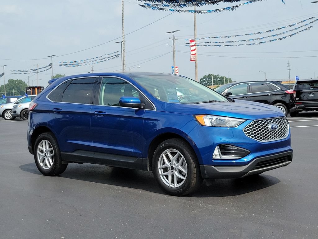Certified 2023 Ford Edge SEL w/ Convenience Package AWD/4WD image 2