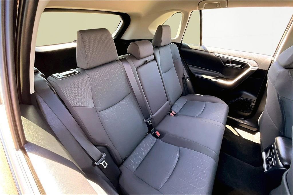 Used 2025 Toyota RAV4 XLE AWD/4WD image 27