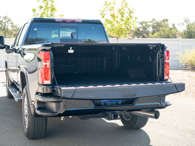 Used 2025 Chevrolet Silverado 2500 High Country w/ Technology Package AWD/4WD image 9