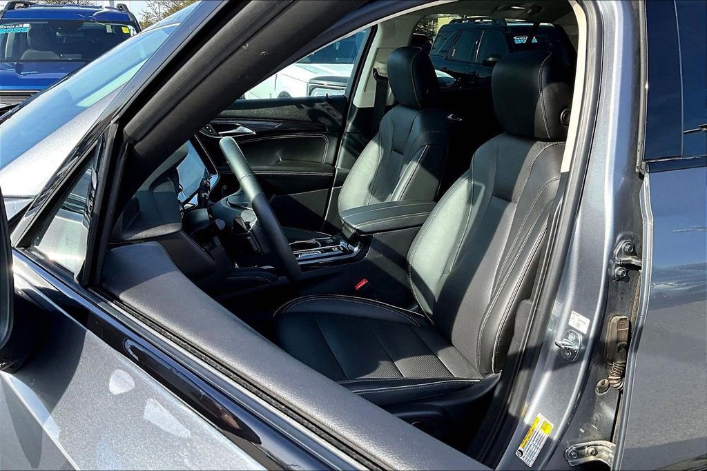 Used 2021 Buick Envision Essence w/ Technology Package I FWD image 24