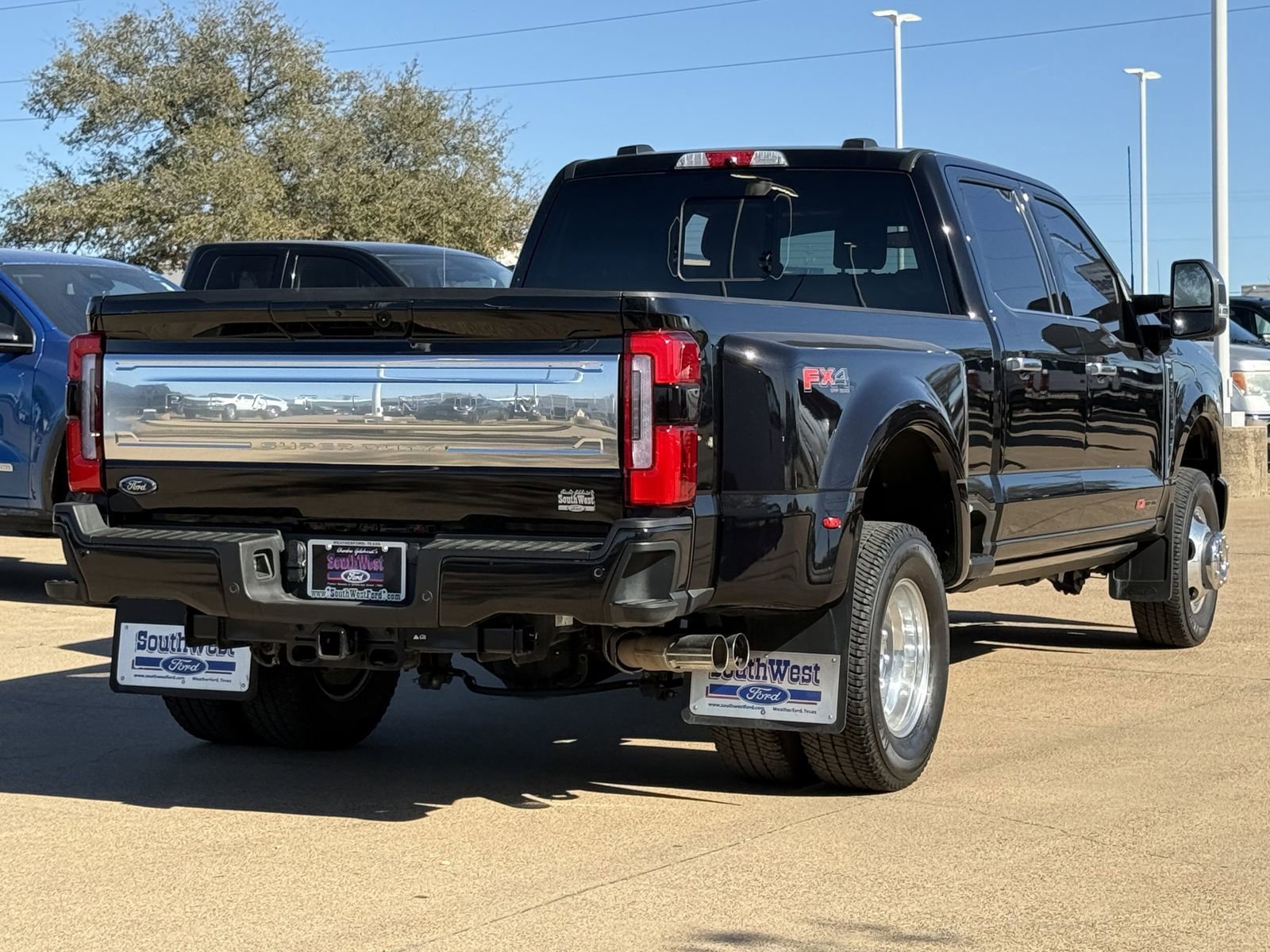Certified 2025 Ford F350 Platinum w/ Platinum Plus Package image 4