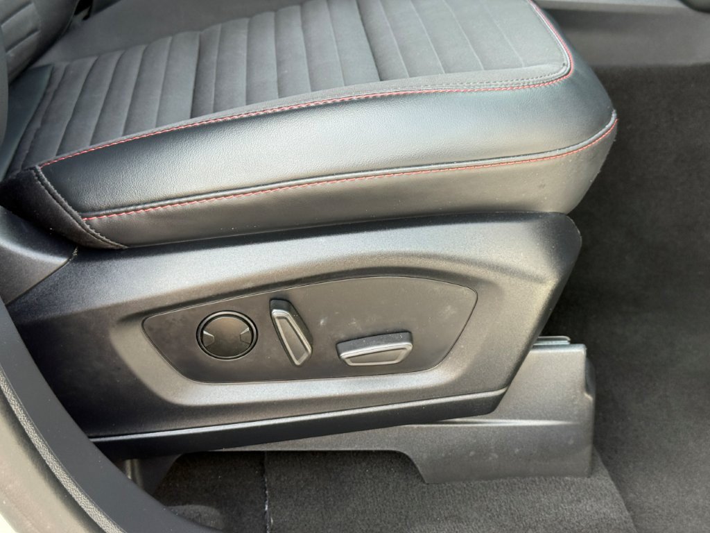 Certified 2025 Ford Explorer ST-Line w/ ST-Line Street Pack AWD/4WD image 28