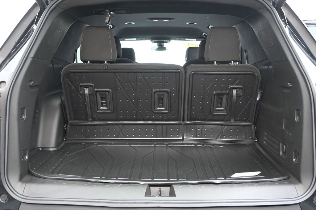 Used 2023 Chevrolet Traverse LT FWD image 15