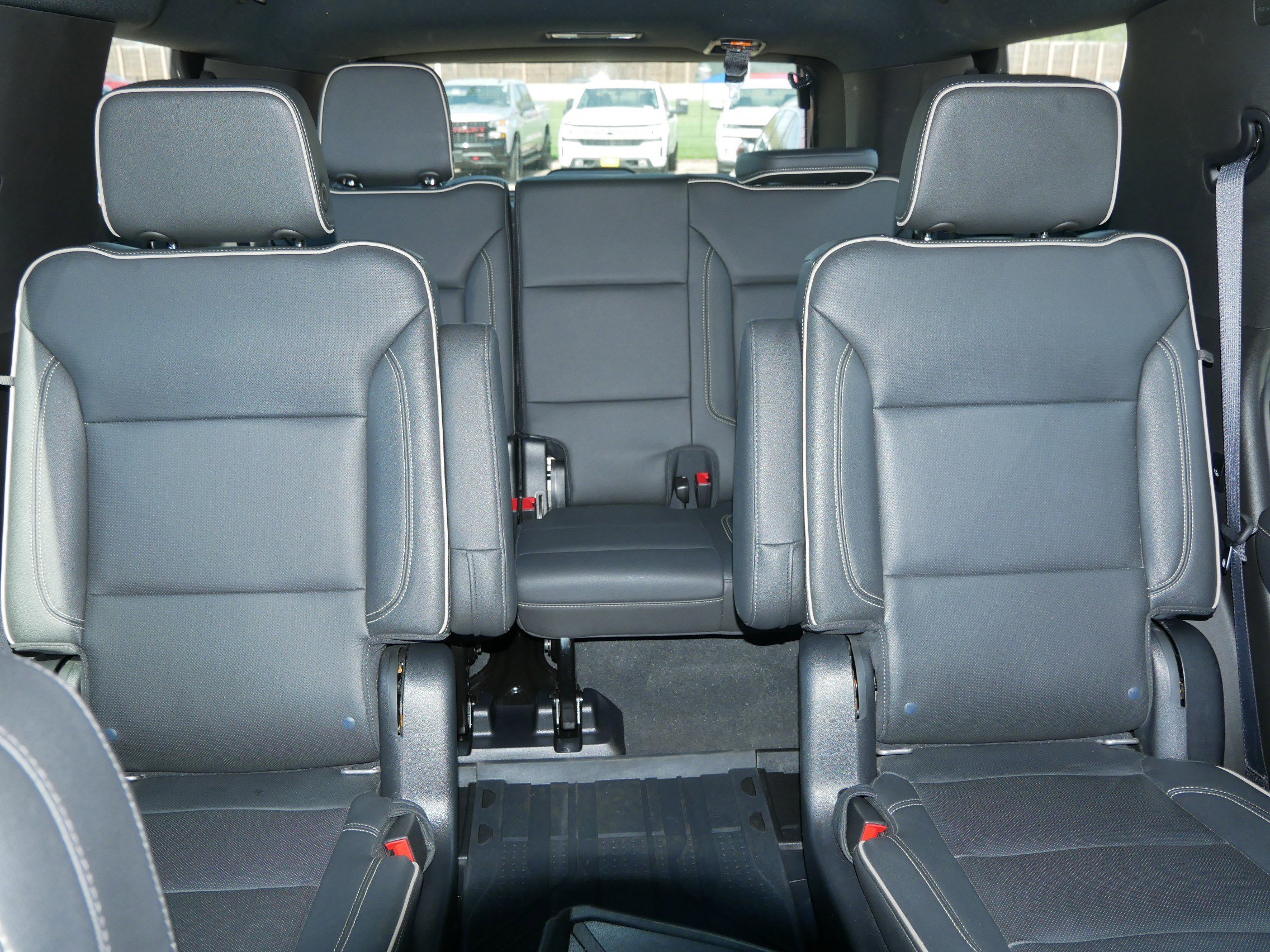 Used 2021 Chevrolet Tahoe Premier AWD/4WD image 13