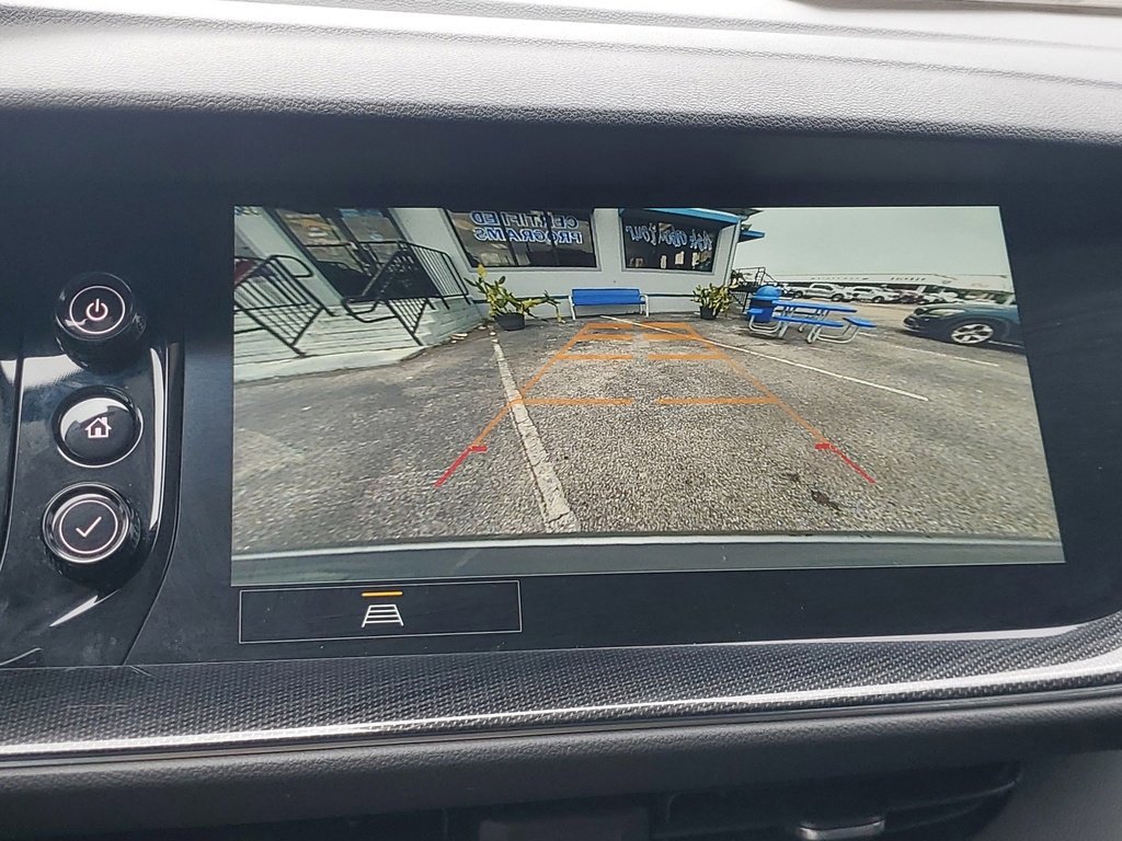 Used 2023 Buick Envision Essence image 32