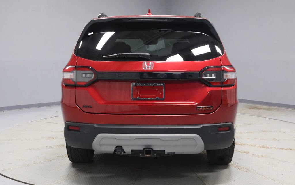 Used 2025 Honda Pilot TrailSport image 10