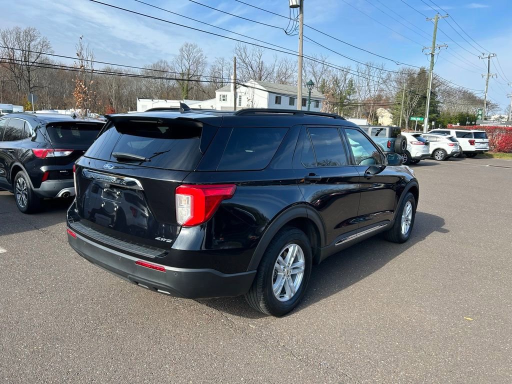 Certified 2021 Ford Explorer XLT image 3