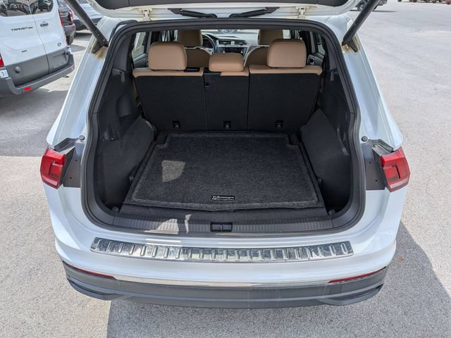 Used 2024 Volkswagen Tiguan SE AWD/4WD image 17