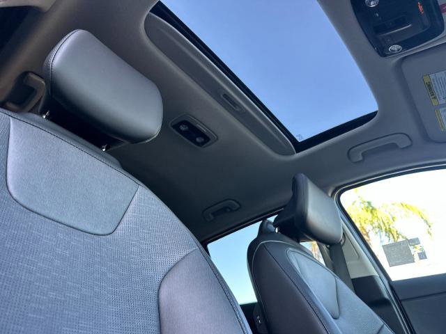 Used 2024 Kia Niro SX Touring image 16