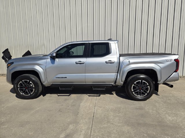 Used 2024 Toyota Tacoma TRD Sport AWD/4WD image 6
