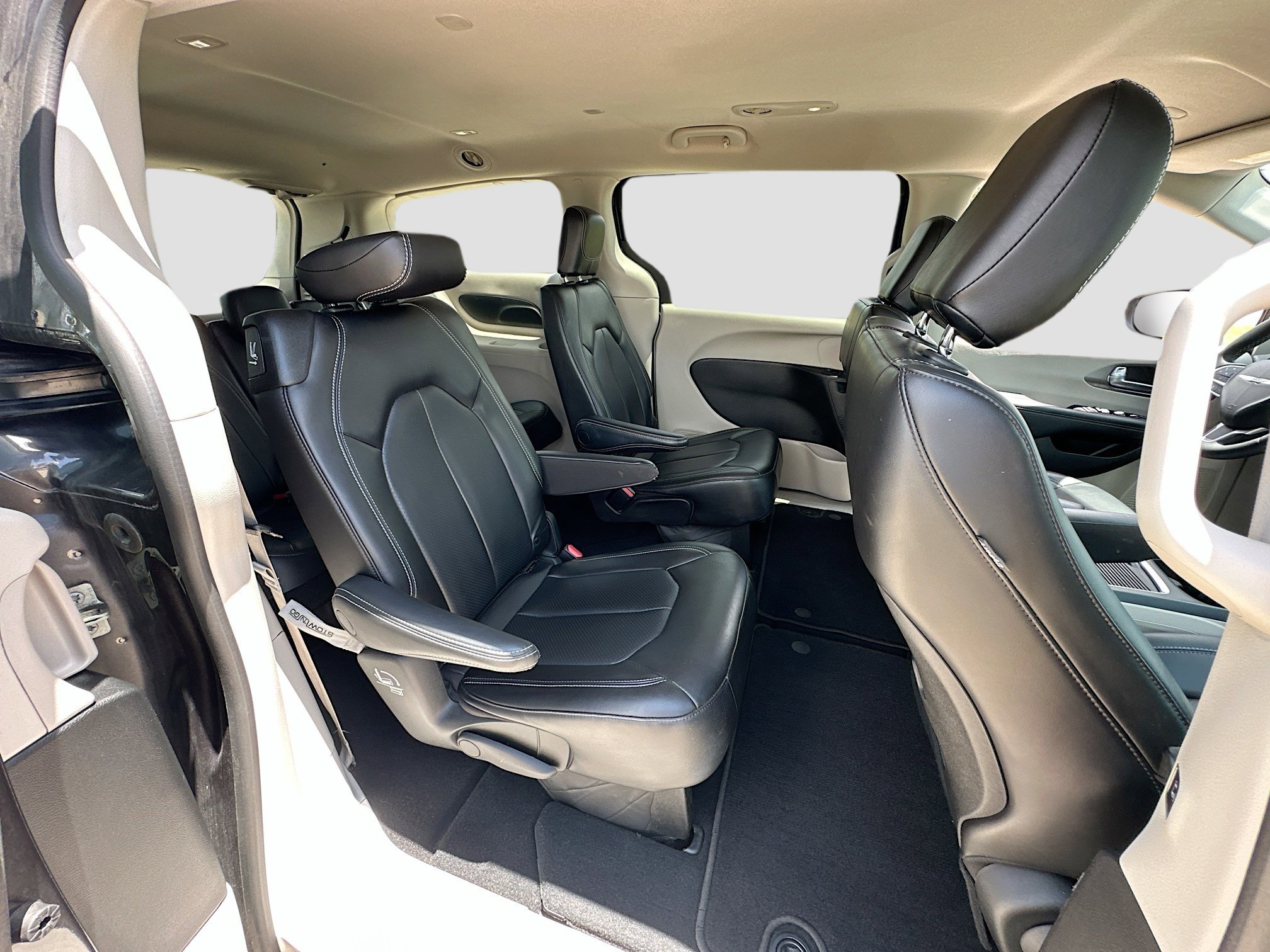 Used 2023 Chrysler Pacifica Touring-L FWD image 25