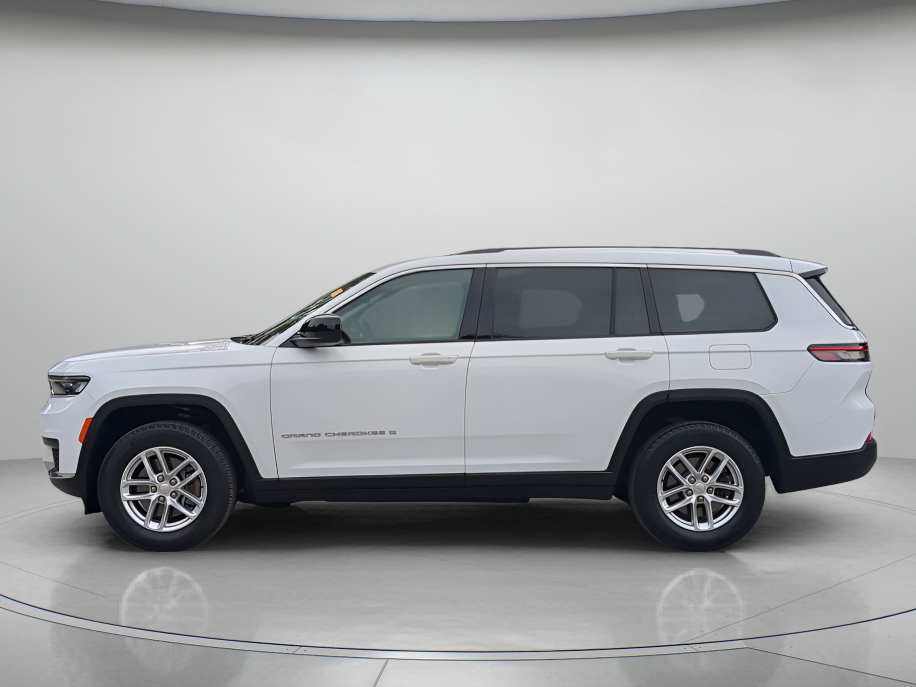 Used 2024 Jeep Grand Cherokee L Laredo AWD/4WD image 43