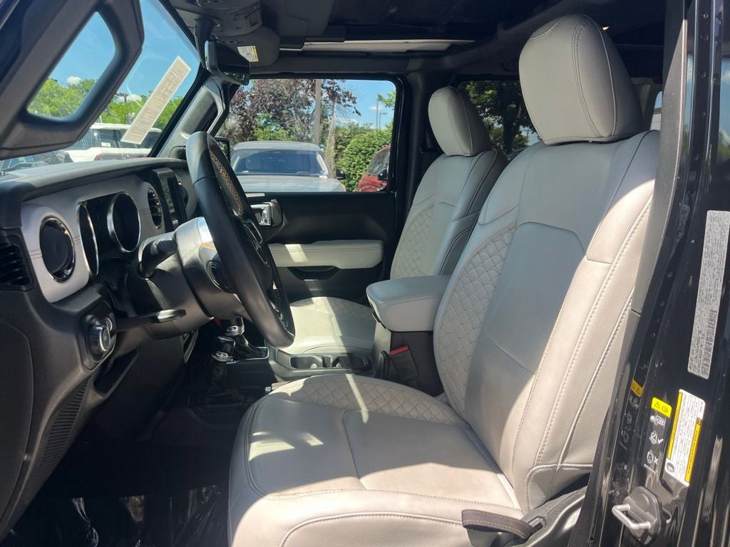 Used 2023 Jeep Wrangler Unlimited Sahara AWD/4WD image 24