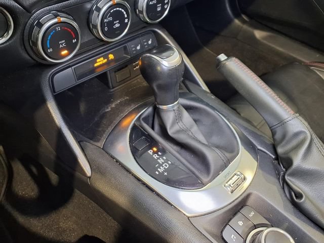 Used 2020 FIAT 124 Spider Abarth w/ Convenience Group RWD image 9