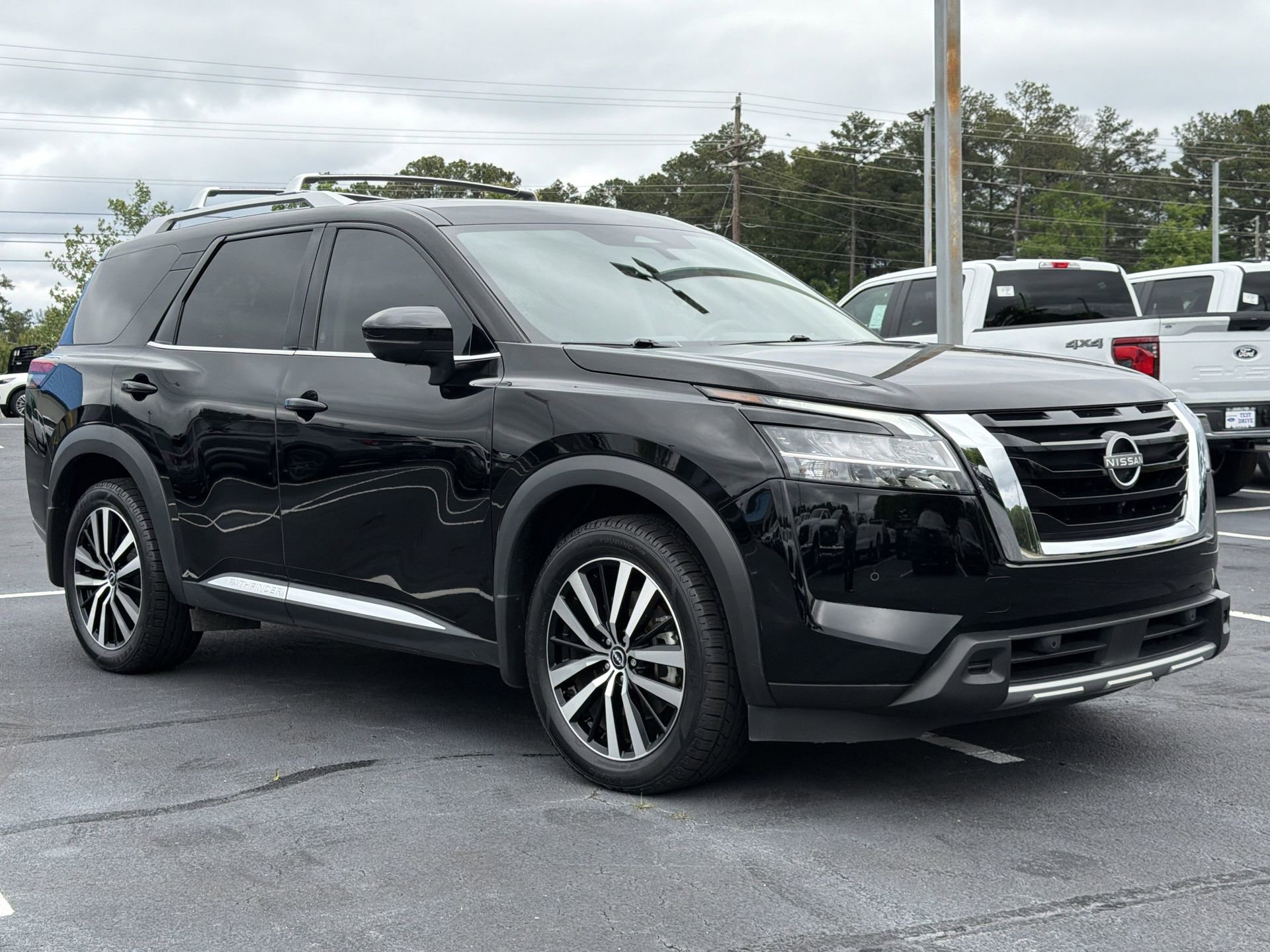 Used 2024 Nissan Pathfinder Platinum w/ Cargo Package AWD/4WD image 15