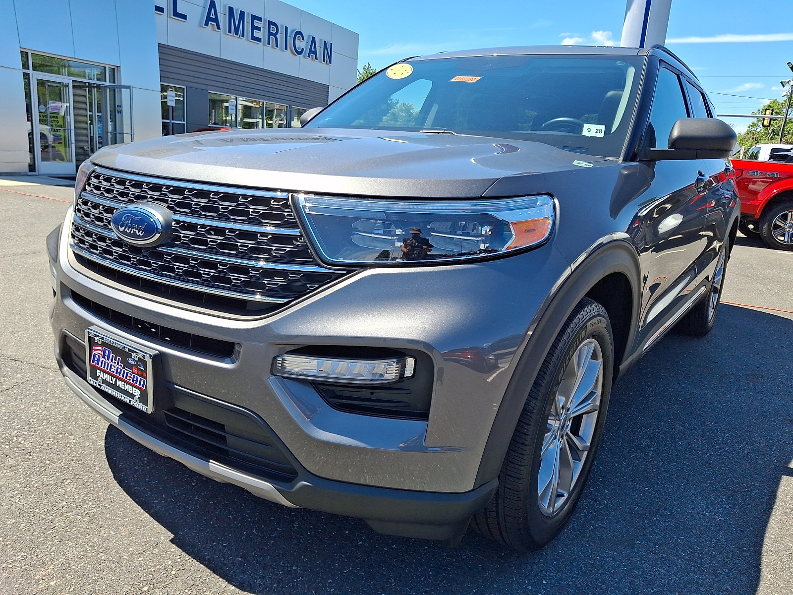 Certified 2023 Ford Explorer XLT w/ Equipment Group 202A AWD/4WD image 4