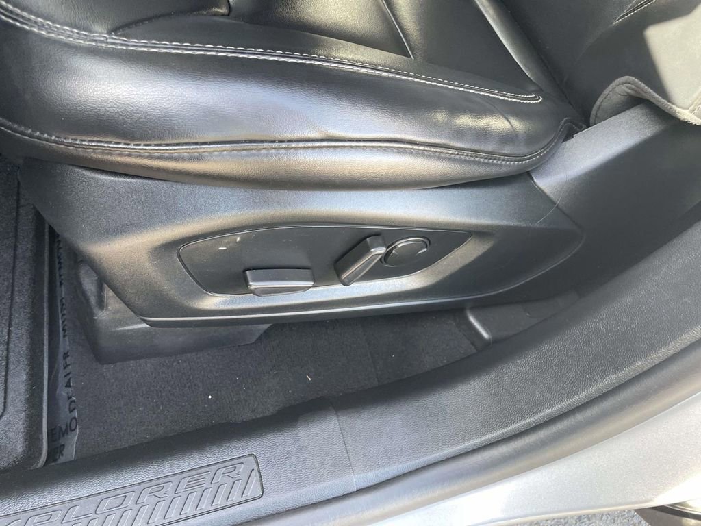 Certified 2021 Ford Explorer XLT w/ Equipment Group 202A image 19