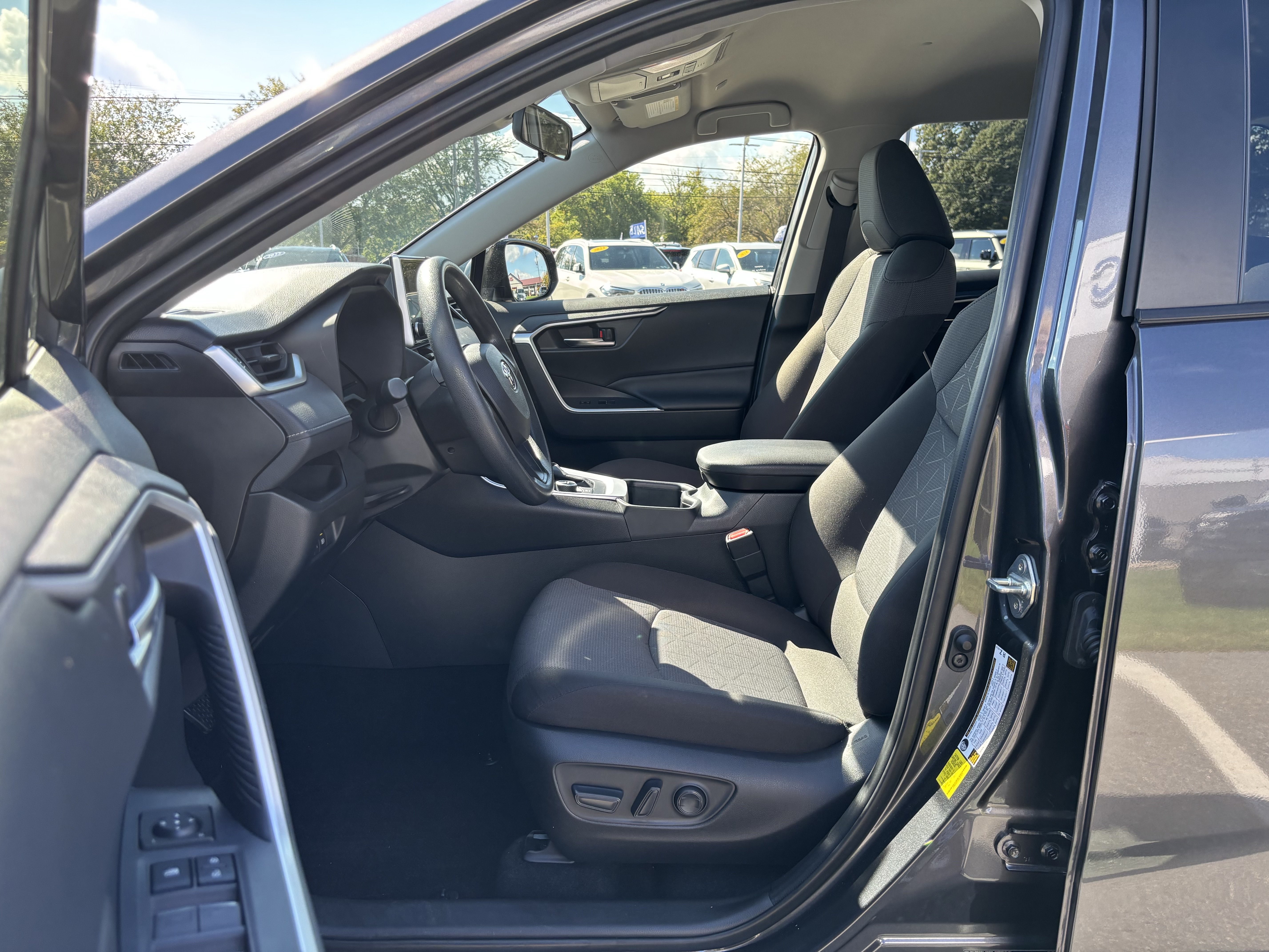 Used 2025 Toyota RAV4 XLE AWD/4WD image 16