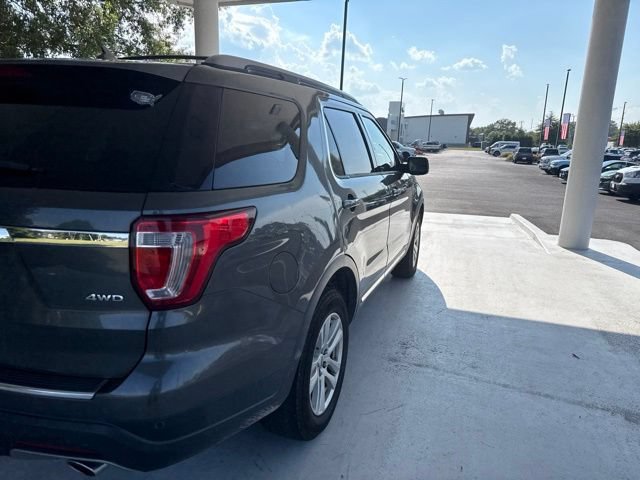 Certified 2018 Ford Explorer XLT w/ Equipment Group 202A AWD/4WD image 3