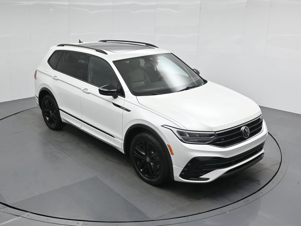 Used 2022 Volkswagen Tiguan SE R-Line image 4