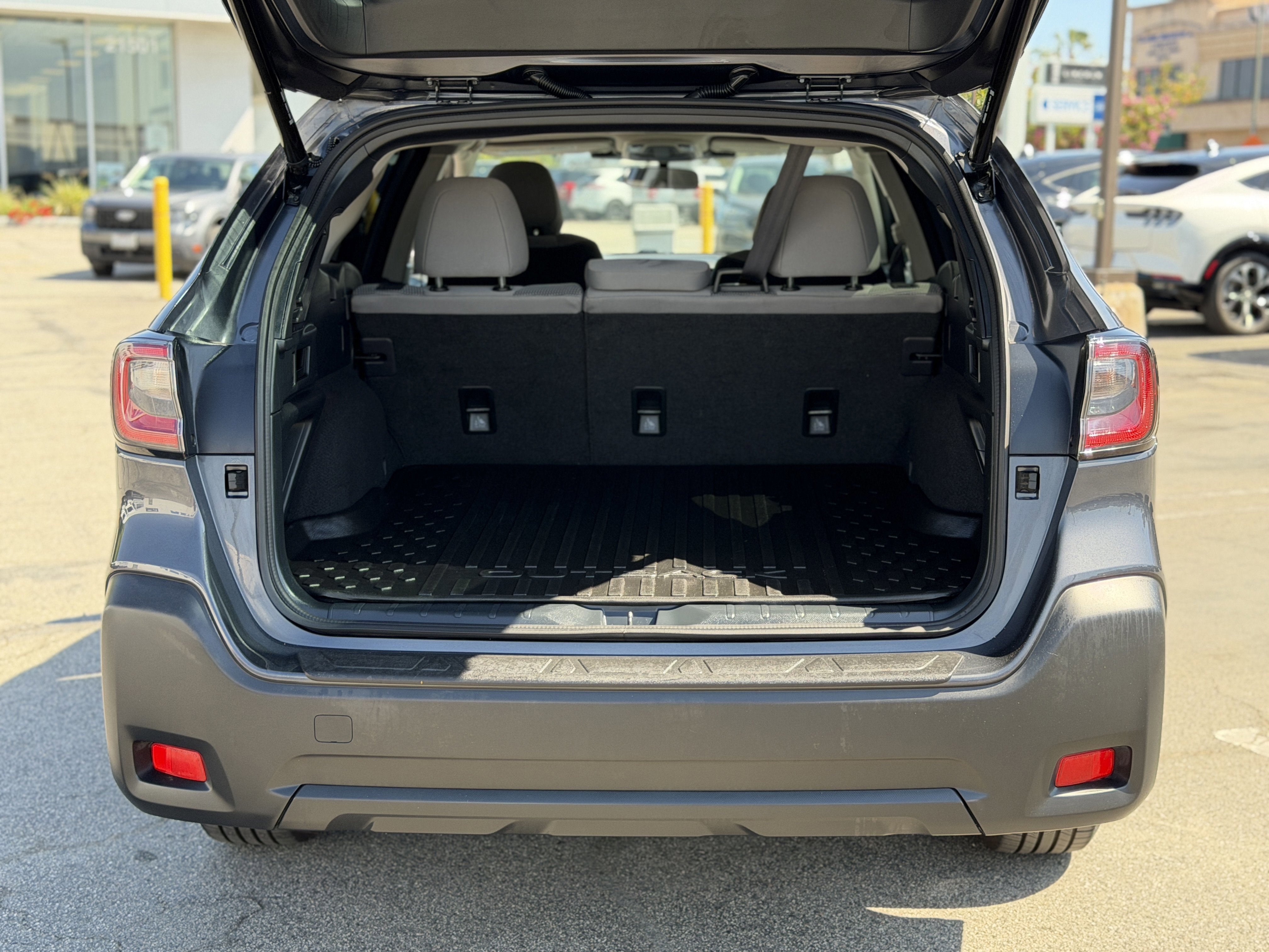 Used 2023 Subaru Outback Premium AWD/4WD image 13