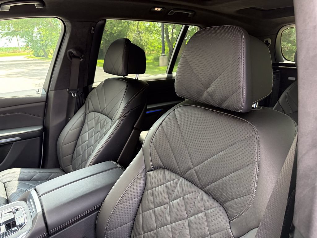 Used 2023 BMW X7 xDrive40i w/ M Sport Package AWD/4WD image 13