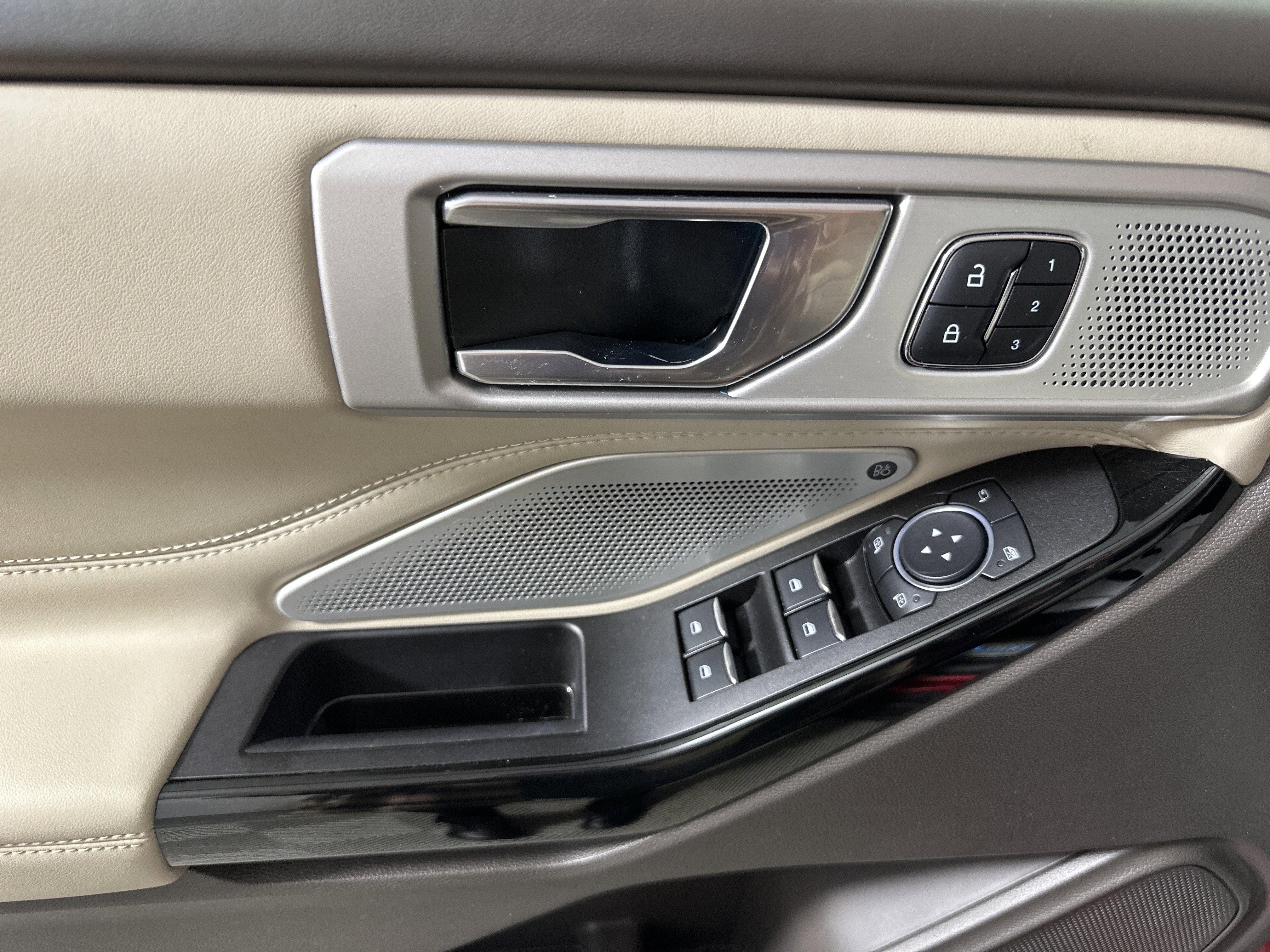 Certified 2021 Ford Explorer Platinum w/ Equipment Group 601A image 11