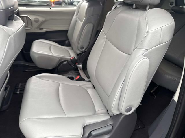 Used 2024 Toyota Sienna XLE image 19