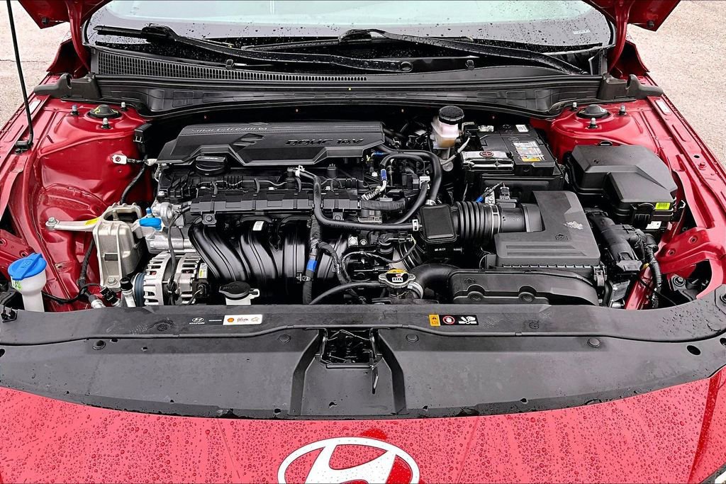 Used 2025 Hyundai Elantra Sport image 12