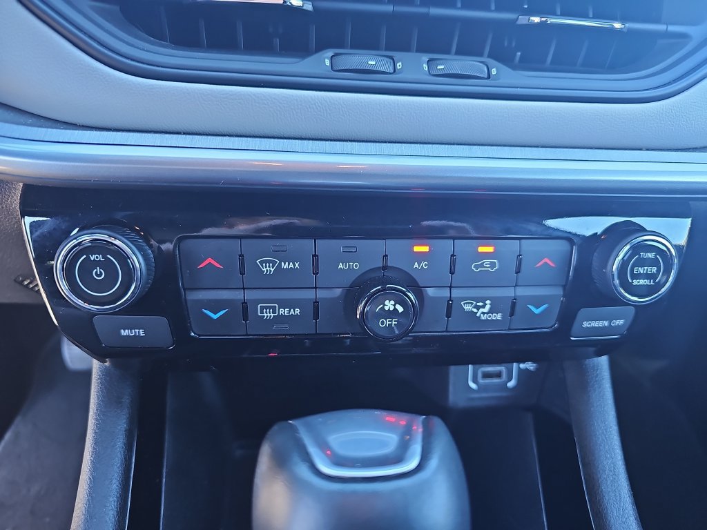 Used 2025 Jeep Compass Limited AWD/4WD image 21