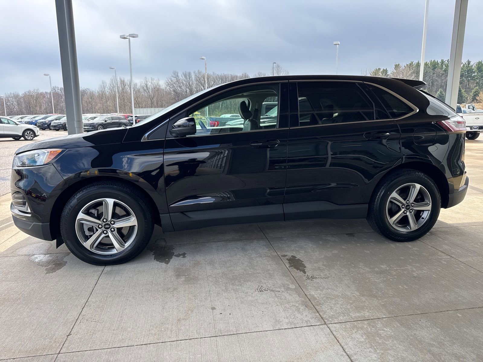 Certified 2024 Ford Edge SEL w/ Convenience Package AWD/4WD image 4